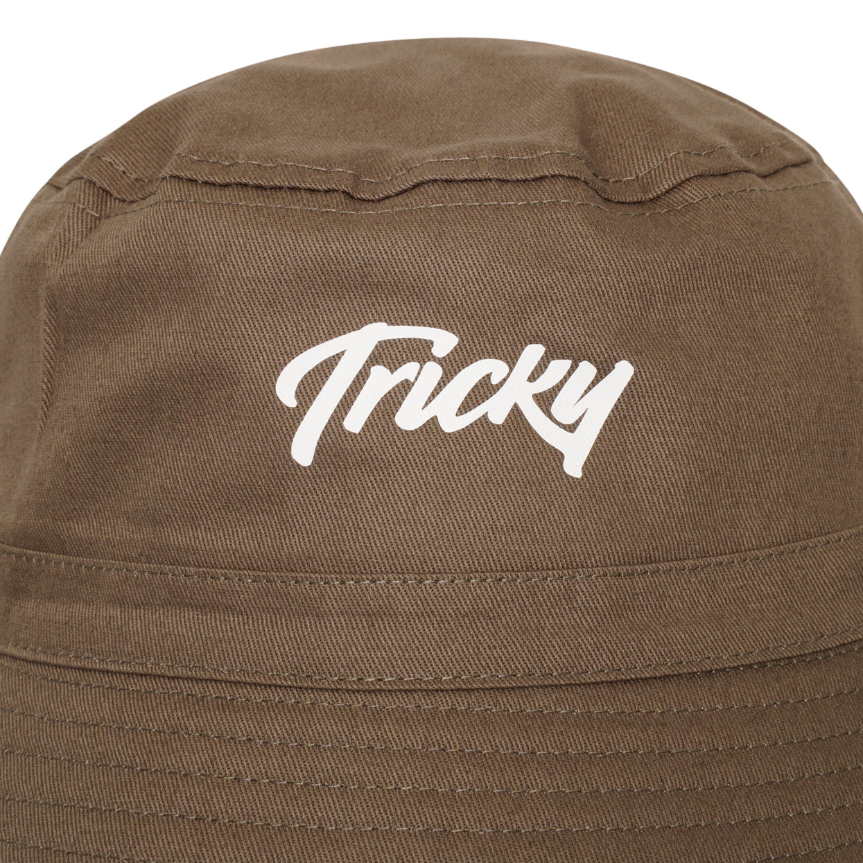 TRICKY SMALL LOGO BUCKET HAT KHAKI